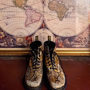 Snakeskin Ultra Rare Print Snakeskin Dr.Martens
